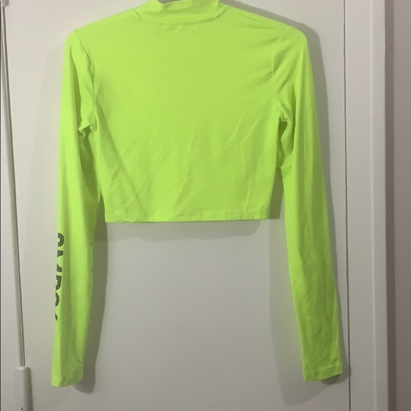 Crop top - Picture 2 of 3